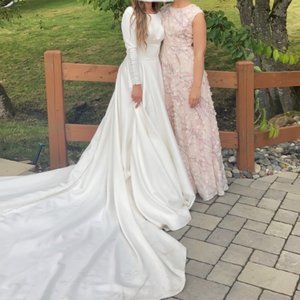 ***PRICE DROP!!!*** WEDDING GOWN